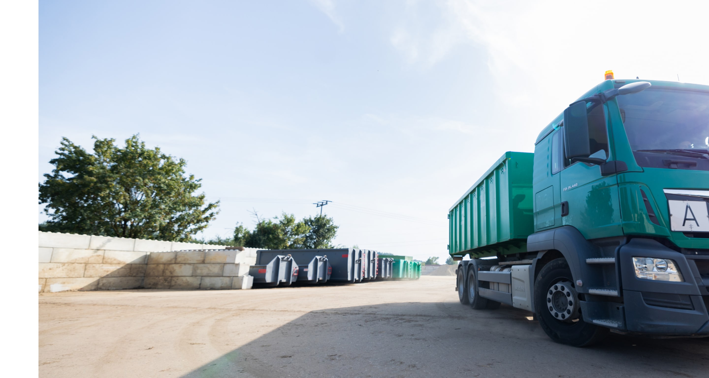 startseite-lkw-hof-container-min
